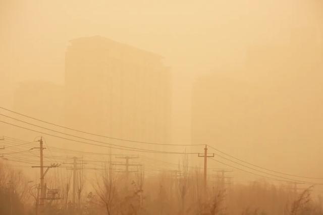 大風沙塵席卷蘭州_孕婦夢見大風沙塵_夢見大風沙塵吹我