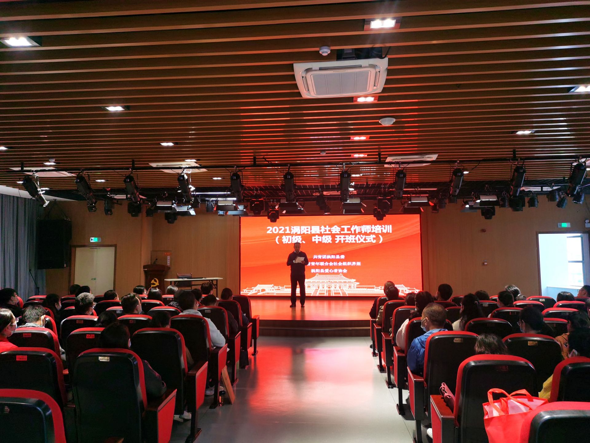 工信局社會(huì)實(shí)踐活動(dòng)方案_社會(huì)工作者 培訓(xùn)網(wǎng)站_社會(huì)調(diào)查研究 訪談法 作者