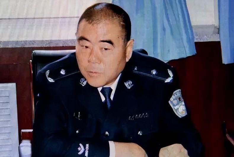 瘋狂斂財(cái)超4000萬(wàn)，被判18年罰110萬(wàn)，馮志強(qiáng)的惡行超過(guò)想象