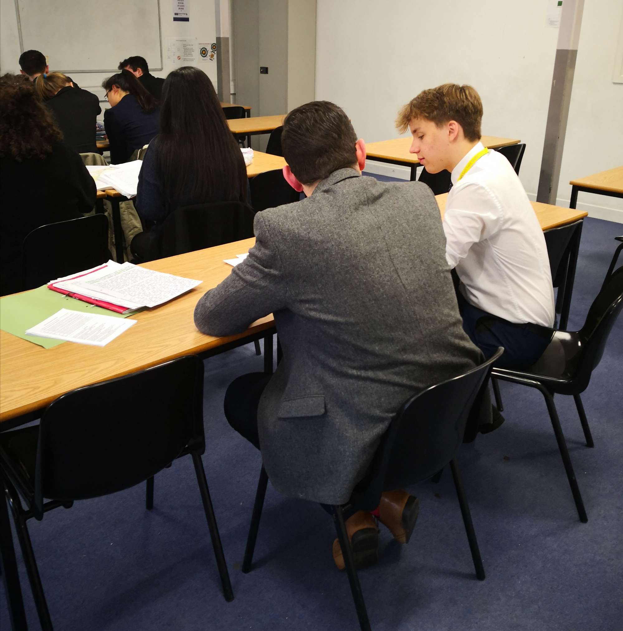 最后一課續(xù)寫_12課小木偶的故事續(xù)寫_地球上的最后一個人續(xù)寫