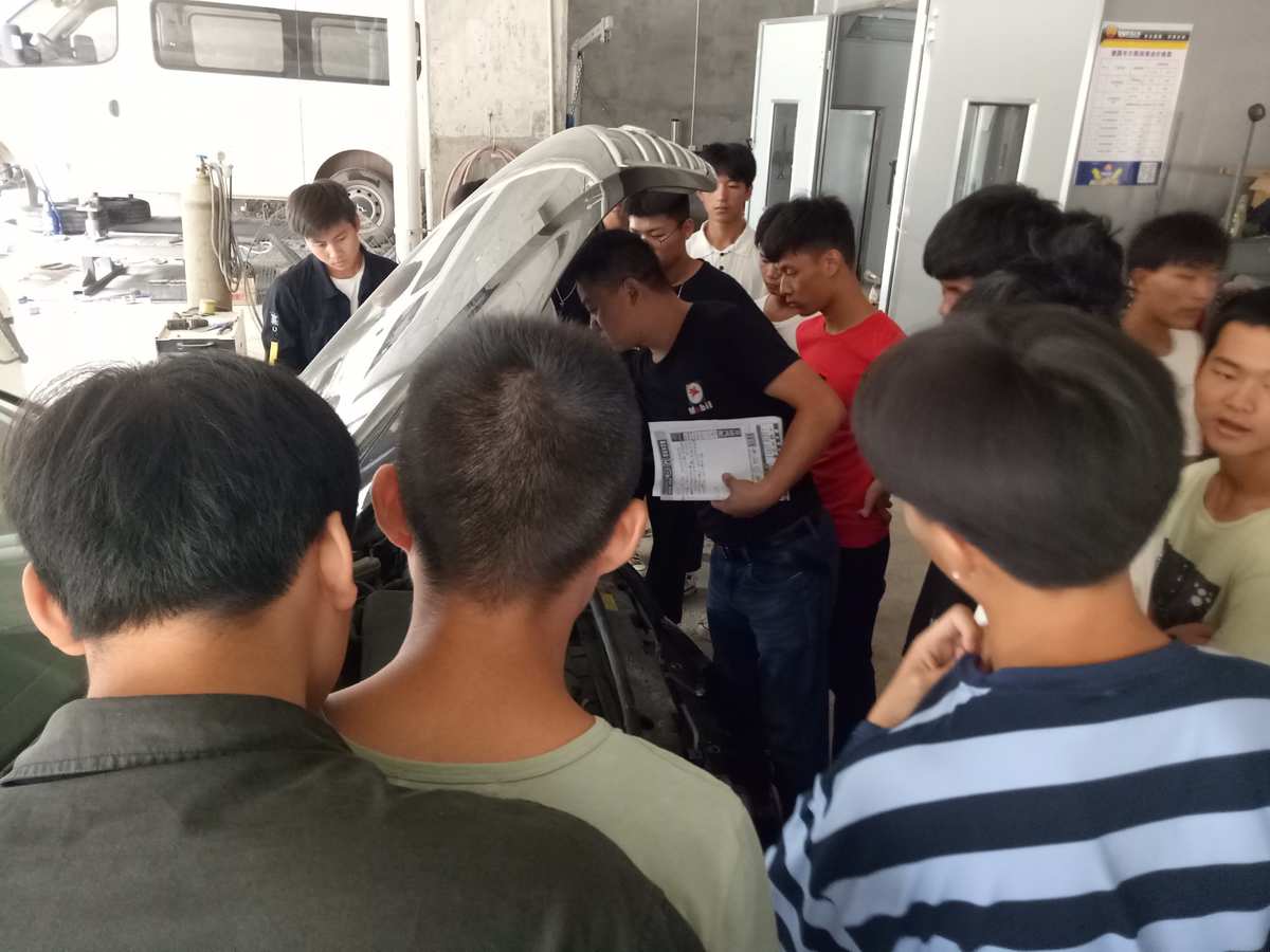 維修汽車(chē)專(zhuān)業(yè)前景_維修汽車(chē)專(zhuān)業(yè)學(xué)校_汽車(chē)維修專(zhuān)業(yè)