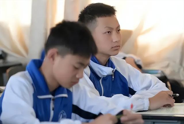 三本和?？颇膫€(gè)好_專科好本科哪個(gè)好_專科好本科好