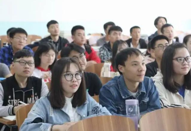 專科好本科哪個(gè)好_?？坪帽究坪胈三本和專科哪個(gè)好