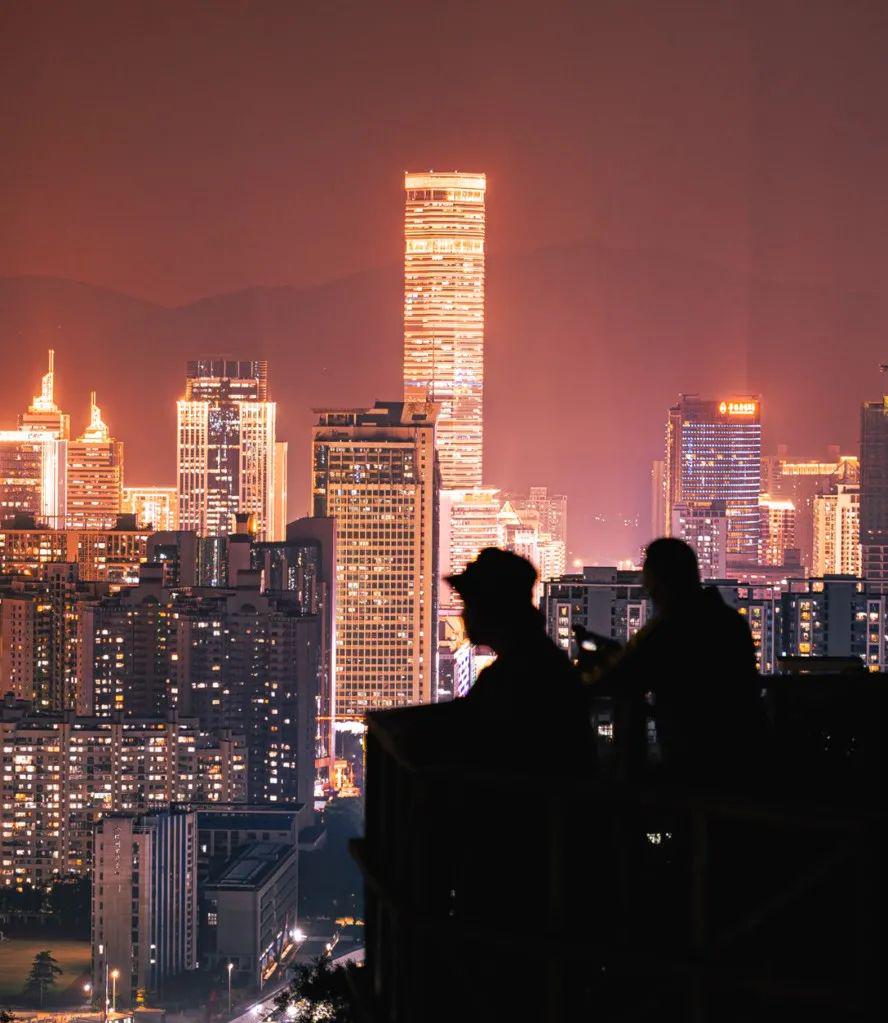 豪宅買賣中介_中介賣豪宅提成_女大學生成中介銷冠：賣出上億豪宅