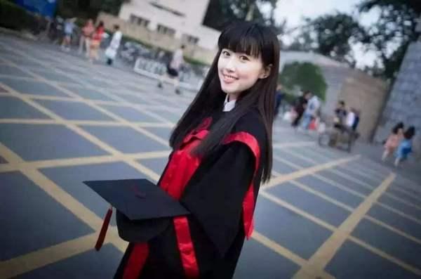 人大校花康逸琨_人大?；狄葭啔v_人大?；狄葭仡?/></p>
<p>3、康逸坤 中國人民大學藝術學院：康逸坤出生于1990年，畢業于中國人民大學藝術學院，因她青春靚麗、大方靚麗的照片被刊登在人民大學官網而成為網絡紅人。</p>
<p><img src='http://m.wwgd.com.cn/uploadfile/2024/0823/20240823100339288.jpeg' alt=