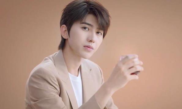 蔡徐坤初吻真在高一嗎 蔡徐坤長得好看嗎