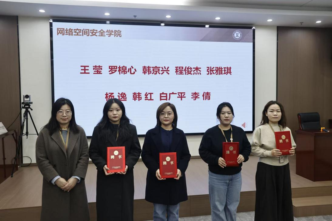 教師技能培訓(xùn)_2025年新教師導(dǎo)師聘任制度_新入職教師育人能力培訓(xùn)