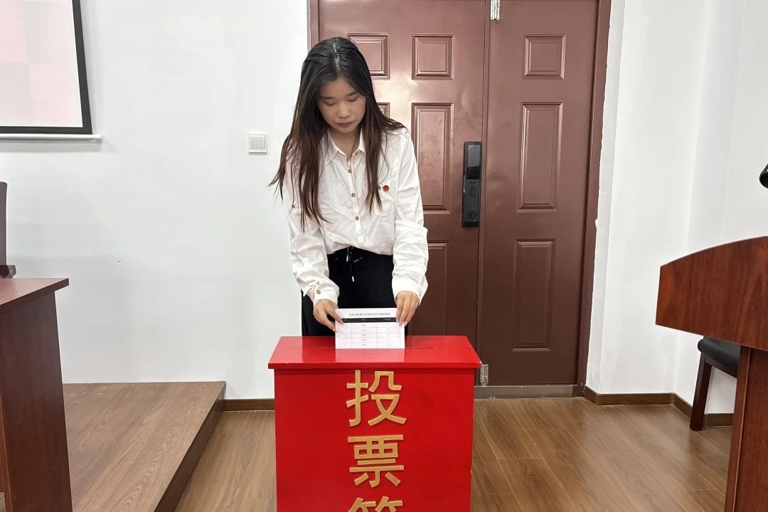 哈爾濱師范大學研究生院_哈爾濱師范大學東語學院研究生代表大會_哈爾濱師范大學東語學院學生代表大會