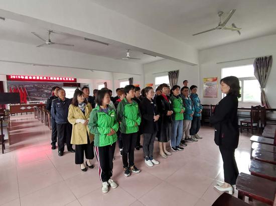 服務(wù)禮儀標(biāo)準(zhǔn)培訓(xùn)_安徽皖南印象文化旅游股份有限公司服務(wù)意識提升_查濟景區(qū)員工服務(wù)禮儀培訓(xùn)